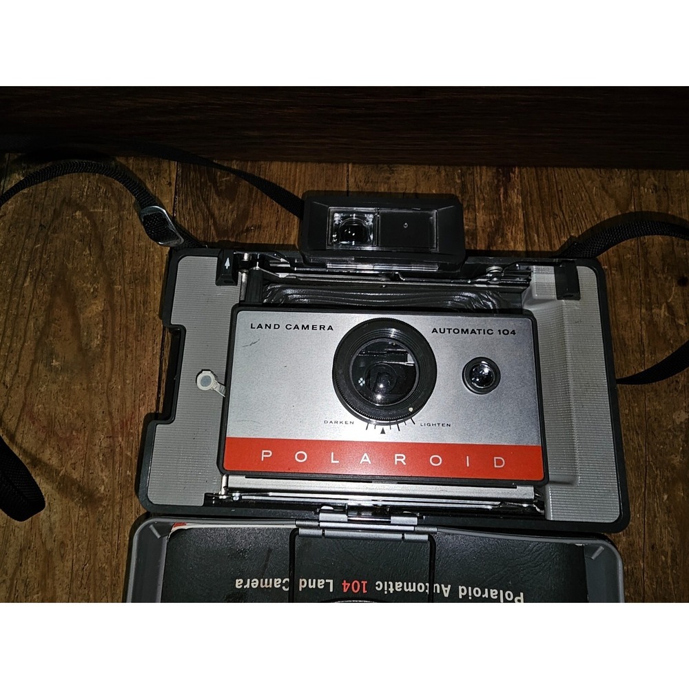 Vintage Polaroid Automatic 104 Land Cameraa w/Neck Strap‎